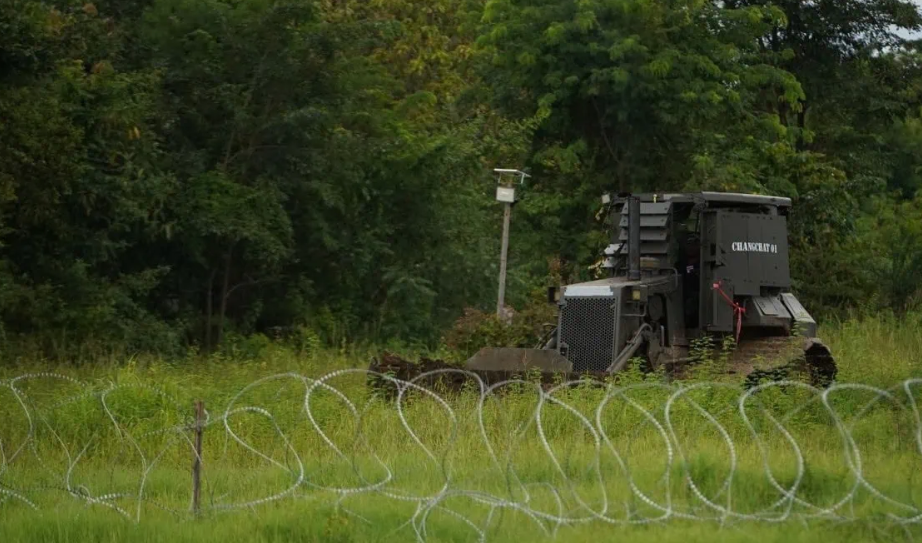 Cambodia protests Thai &lsquo;violations&rsquo; after heavy machinery deployed at border