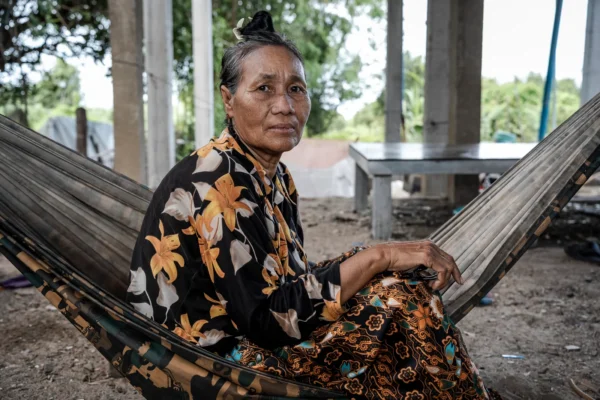 In Cambodia, Floating Houses Are Stuck Aground as Climate Change Takes Hold